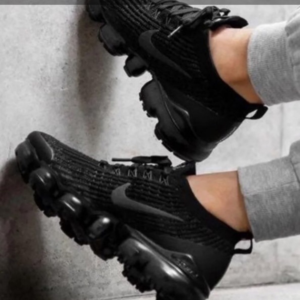 Nike Women’s Air VaporMax Flyknit Running Shoes - Black